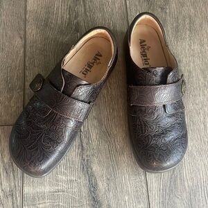 Alegria Jolene shoes brown Velcro loafers size 38 or size 8